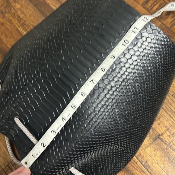 Melissa Bag faux Black Snakeskin Bucket + Baja East Drawstring - Picture 13 of 15